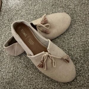 Tom’s, size 8.